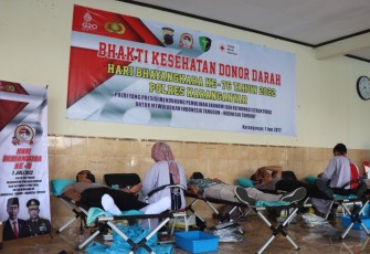 Kegiatan donor darah menyambut Hari Bhayangkara ke-76, di Aula Januraga Polres Karanganyar, Selasa (7/6/2022) pagi.
