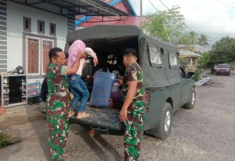 Evakuasi warga pasca gempa Mamuju ke lokasi aman