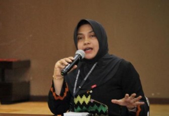 Destry Anna Sari saat membuka workshop pengembangan bisnis lokal produk unggulan daerah di Sumedang