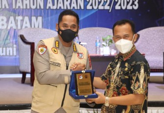 Penyerahan cindera mata
