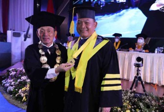 Jenderal Dudung Resmi Sandang Gelar Doktor dari Universitas Trisakti 