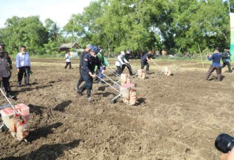 Pengolahan lahan pertanian ramah lingkungan dengan ramuan Biosaka 