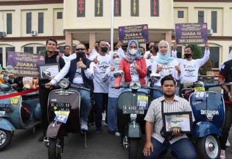Foto bersama kontestan Vespa di Polres Lhokseumawe 