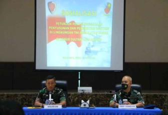 Danlanud Sultan Hasanuddin saat membuka sosialisasi Jukgar Penyusunan dan Penerbitan Doktrin TNI AU  