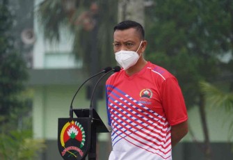 Danrem saat memberikan arahan dalam apel olahraga bersama Korem 071/Wijayakusuma 