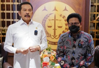 Jaksa Agung RI saat menerima Menteri Desa PDTT bahas pengelolaan dana desa di Jakarta 