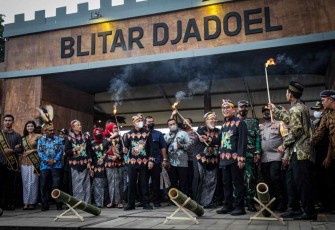 MenkopUKM saat membuka Bazaar Blitar Djadoel 2022