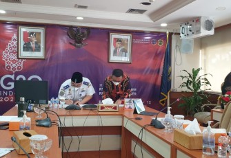Walikota Bitung Maurits Mantiri bersama Ditjen Perhubungan Darat Kementerian Perhubungan, Marta Hadisarwono saat menandatangani nota kesepakatan