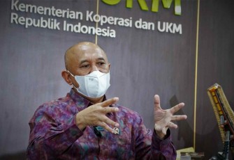 Menteri Teten saat memberikan keterangan Rakortekcan bidang Koperasi, UMKM dan Kewirausahaan di Bali