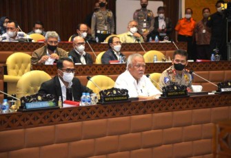 Menteri Basuki saat rapat evaluasi mudik lebaran dengan Komisi V DPR RI di Jakarta 