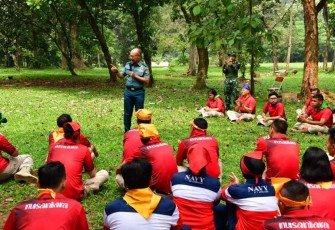 Kadispenal saat acara outbound rakernispen TNI AL di Cibubur