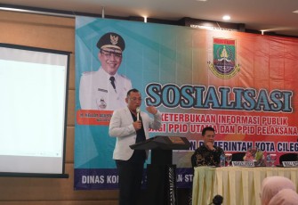 Walikota Cilegon saat memberikan sambutan acara sosialisasi KIP di hotel Green Peak Bogor
