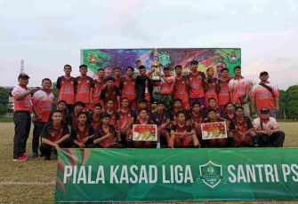 Tim sepak bola Ponpes An Nibros Kecamatan Suruh juara liga santri wilayah Salatiga 