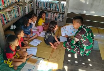 Edukasi humanis satgas perbatasan tumbuhkan minat membaca anak 
