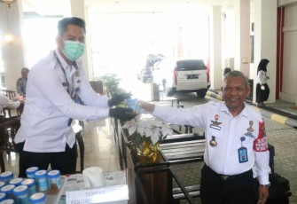 Kakanwil Kemenkumham Banten saat test urine