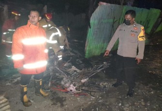 Kapolsek Cisarua saat di lokasi kebakaran 