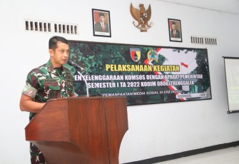 Dandim Trenggalek saat komsos aparat pemerintah