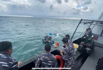 Evakuasi ABK kapal tenggelam di selat Karimata 