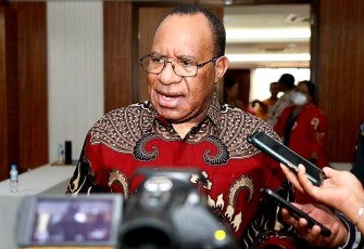 Wamendagri saat memberikan keterangan pers tiga provinsi baru Papua di Jayapura 