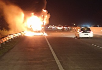 Bus Rosalia Indah terbakar di tol