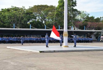 Upacara bendera di lanud Sultan Hasanuddin 