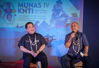 MenkopUKM bersama Menteri BUMN saat bersama KNTI di Jakarta 