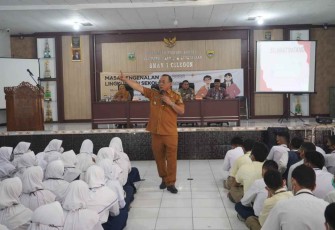 Walikota Cilegon saat memberikan motivasi 