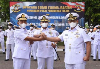 Foto bersama usai sertijab Pusdiktek Kodiklatal