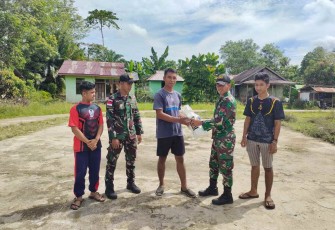 Pemberian sarana olahraga di perbatasan 