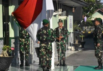 Upacara bendera di Makodim 0803/Madiun
