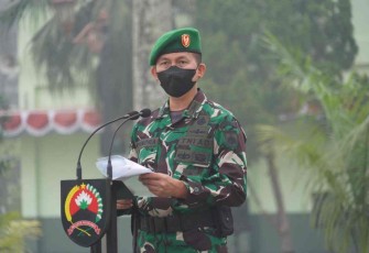 Kasrem 071 saat membacakan amanat Danrem