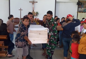 Satgas perbatasan bantu proses pemakaman 