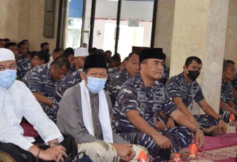 Danpuspenerbal saat peringati tahun baru Islam di masjid Syuhada Lanudal Juanda