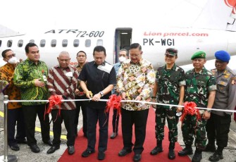 Ketua MPR RI Bambang Soesatyo saat meresmikan jalur baru penerbangan Wing Air di bandara Pondok Cabe Tangerang Selatan 