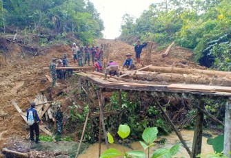 Sasaran fisik TMMD Ke 114 Kodim 1206/PSB pembangunan jembatan di desa Bahenap