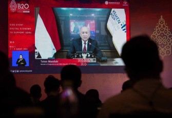 MenkopUKM Teten saat pembukaan G20 Side Event secara virtual di Jakarta 