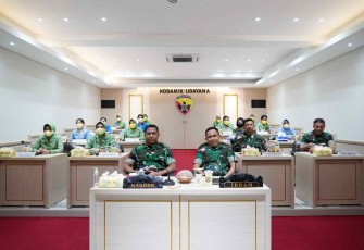 Kasdam IX Udayana Brigjen TNI Harfendi saat kick off penurunan stunting secara virtual 