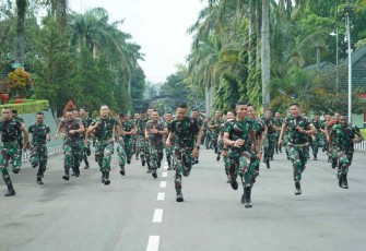 Jaga kebugaran fisik prajurit DIvif 2 Kostrad lari bersama
