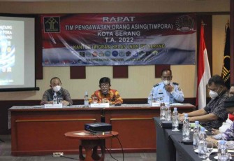 Kadiv Keimigrasian Ujo Sujoto saat pimpin rapat Timpora