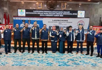 Swafoto Dandim 0614/Kota Cilegon saat launching bulan dana PMI di gedung DPRD Kota Cirebon 