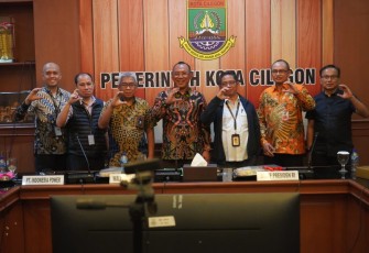 Swafoto Walikota Cilegon bersama Staf Presiden RI 