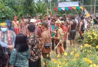 Tradisi Gawai Serumpun Tampun Juah di perbatasan 