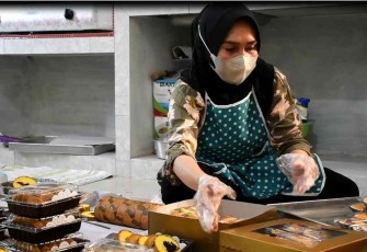 Usaha kue anggota Persit KCK Cabang XVIII Kodim 0804/Magetan