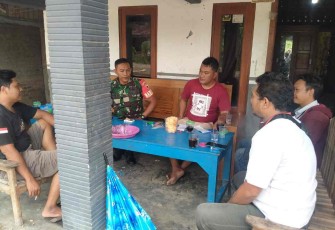 Kopral Ilham bersama warga binaannya