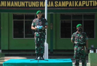 Dandim 1001/HSU-BLG Letkol Inf Dhuwi Hendradjaja saat pimpin upacara 