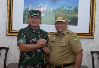 Kasad Jenderal TNI Dudung Abdurachman bersama seniornya Brigjen TNI (Purn) H Edy Afrizal Natar Nasufion