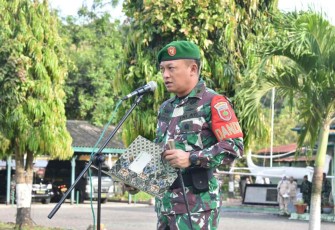 Dandim 1402/Polman Letkol Czi Masni Etha Yanurianedhi saat membacakan amanat Pangdam Hasanuddin 