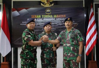 Pangkoarmada III Laksamana Muda TNI Irvansyah foto bersama usai sertijab Kepala Staf Koarmada III 