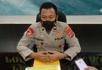 Kapolsek Balaraja Kompol Yudha saat memberikan keterangan pers kasus penembakan. Senin (19/9)