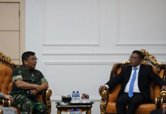 Danrem 064/MY Brigjen TNI Tatang Subarna bersama Ketua DPRD Banten Andra Soni, Selasa (20/9)